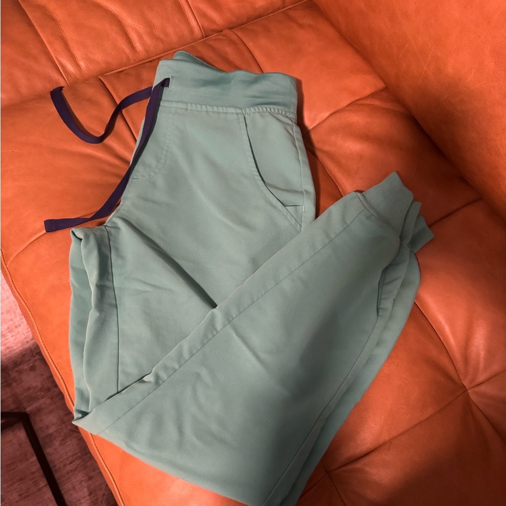 Surgical green Figs Zamora joggers size XS regular